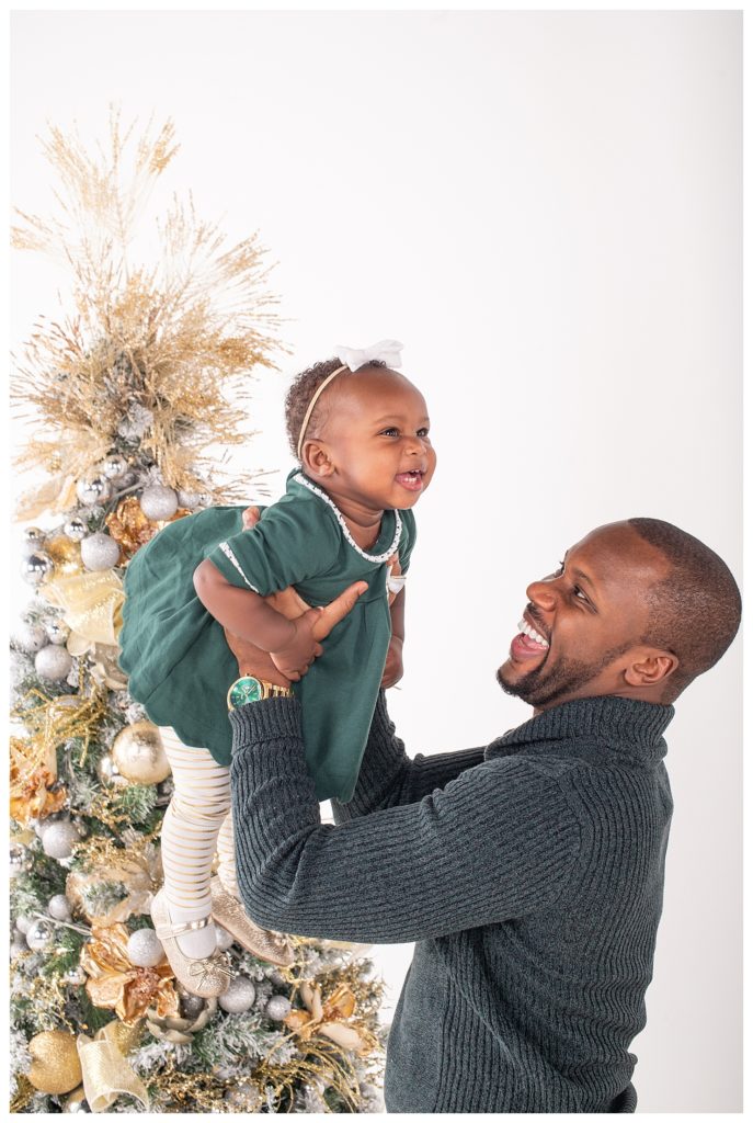 Christmas outfit ideas for holiday mini sessions.