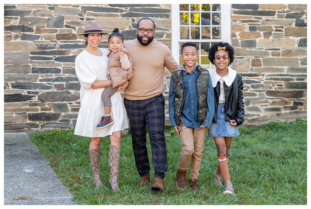 5 tips for dressing your fall family photographs